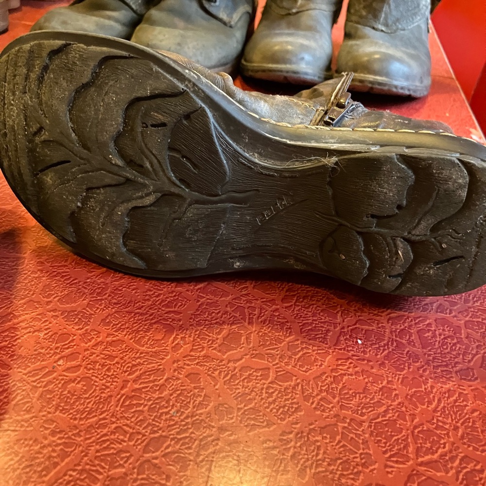 shoes - Picture 5 of 8